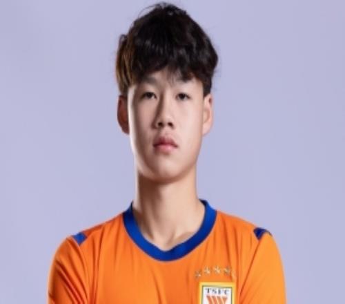 U17国足队长李钧鹏代表泰山B队登场，完成个人中乙联赛首秀