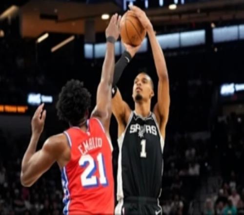 馬刺60勝：文班vs恩比德的今昔