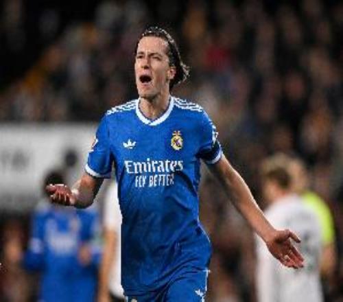 DAZN：呂迪格比賽中對卡雷拉斯發(fā)火，要求后者提升防守強度