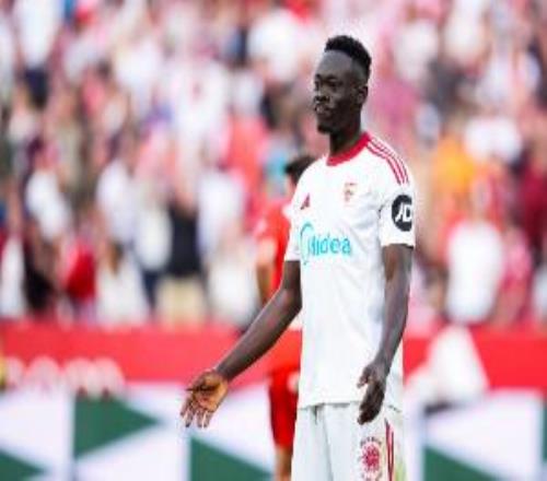 輸給副班長(zhǎng)僅高出降級(jí)區(qū)2分，塞維利亞球員在機(jī)場(chǎng)遭自家球迷辱罵