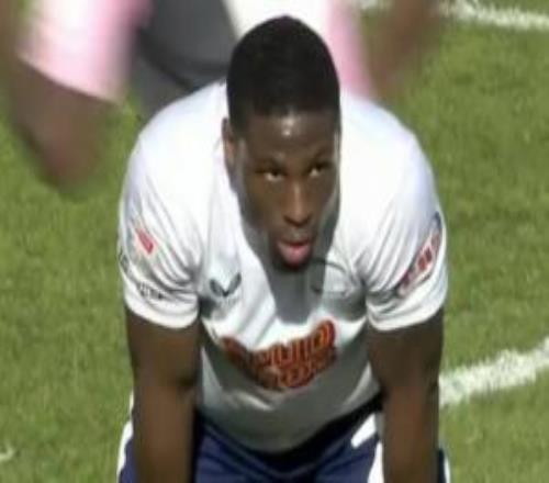 逆天大乌龙！普雷斯顿后卫大力解围踢呲，皮球飞进自家球门