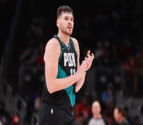 都不錯！克林根上半場三分5中3砍11+7羅威4中2拿到4+4&正負(fù)值+10