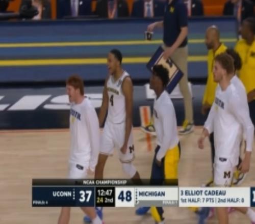 11中1！卡多命中密歇根本場第一個三分分差擴大至11分打?？荡? />
<div   id=