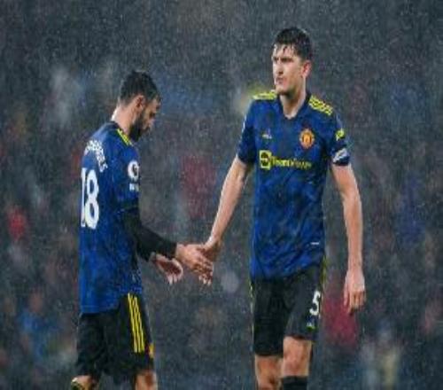 平易近人！郵報：馬奎爾、B費和主帥卡里克花1小時為球迷簽名合影