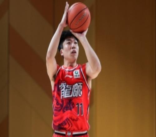 不敌北京！媒体人：刘颜诚率队紧咬比分国内球员挺身而出挺好看