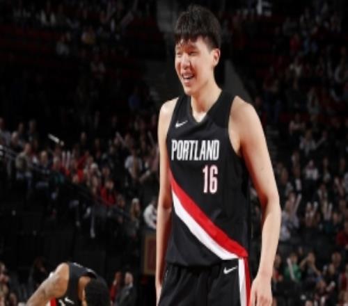 拓記：楊瀚森夏天大概率會(huì)去國(guó)家隊(duì)打世預(yù)賽夏聯(lián)可能就打兩場(chǎng)