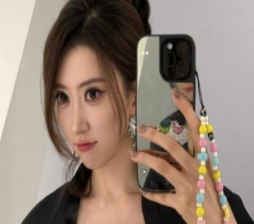 唯嘉曬照：今天是上班的漂亮姐姐，可以穿高跟鞋的漂亮姐姐