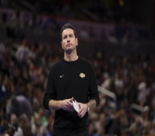 解說：雷迪克賽后采訪太炸裂他到處甩鍋&沒有維護(hù)好更衣室的穩(wěn)定