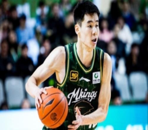 末節(jié)攻傳發(fā)力帶隊逆轉(zhuǎn)！郭昊文18中7砍下20分8板9助拼下4前場板