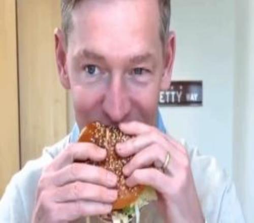 被群嘲連自家產(chǎn)品都不敢吃！麥當(dāng)勞CEO回應(yīng)：我這是家教嚴(yán)