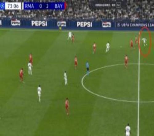 5秒狂奔大半場！阿諾德從中線一路前插，低平傳中精準找到姆巴佩