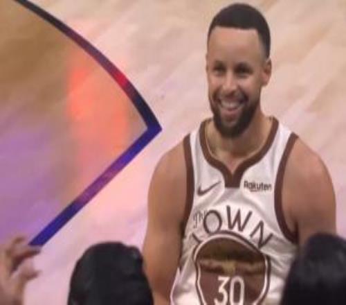 我感覺到都回來了！庫里79秒連轟兩個(gè)3+1！大通中心響起MVP呼聲