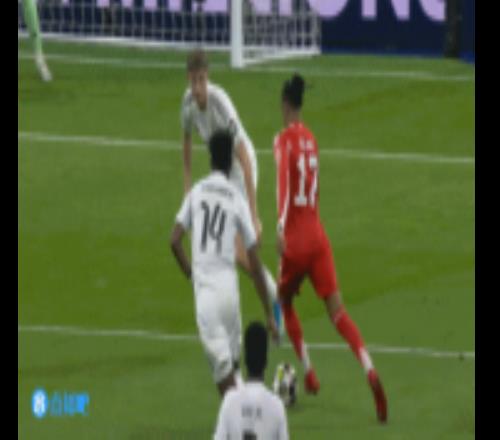 奧利塞突破被赫伊森放倒，任意球射門被赫伊森解圍，皮球稍稍高出