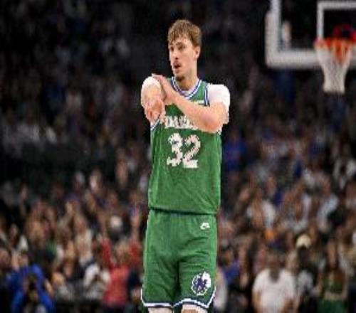 稍有回落！弗拉格4月至今場均40.3分?jǐn)鄬宇I(lǐng)跑喬丹恩比德分列二三