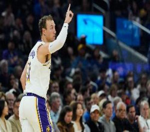 雷迪克：今晚我们努力让肯纳德更多的从无球去接球蒂米打得很棒