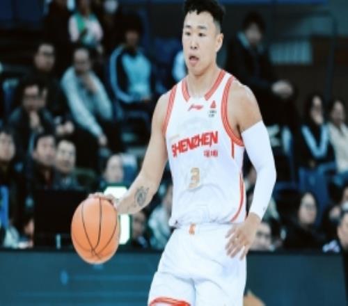 回首掏真有东西！贺希宁打满半场9中5拿到11分4板3助3断