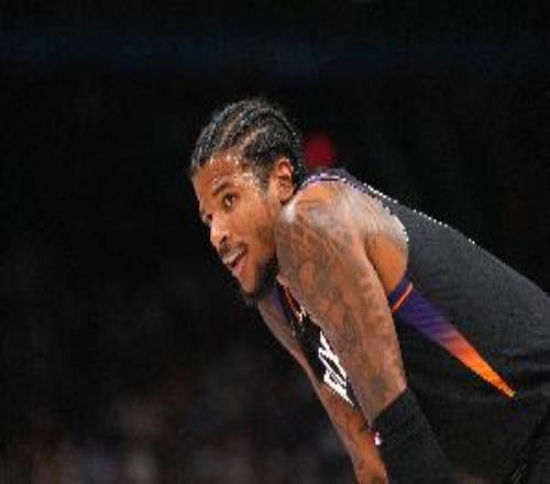 開場4分鐘因膝傷退場！杰倫格林2中0沒得分拿到1籃板