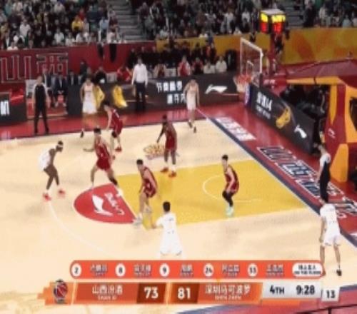 投疯了！王浩然接球三分出手打板再中还造成张宁犯规打4分！