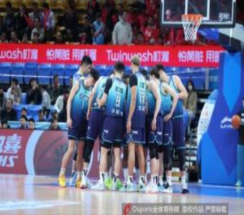 砸貝茲利寧波男籃現(xiàn)場(chǎng)觀眾向主隊(duì)球隊(duì)扔煙盒雜物被核減經(jīng)費(fèi)3萬