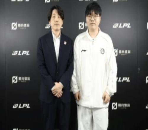 JiaQi：Meiko能讓我玩得更穩(wěn)健一些，在游戲里他會拉住我