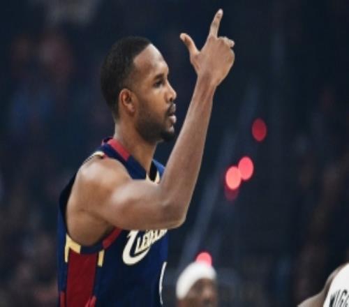 內(nèi)線支柱！自3月1日起莫布里18場(chǎng)比賽場(chǎng)均20分10板1.4帽命中率63%