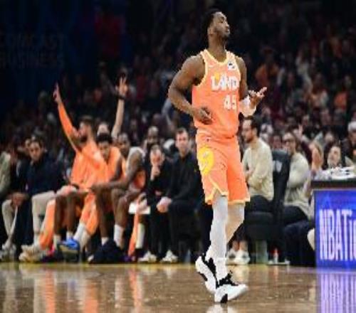 带队反超！米切尔第三节8中6高效砍下13分1板3助