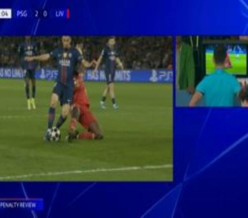不是點球！科納特鏟倒埃梅里，裁判觀看回放后取消黃點判罰