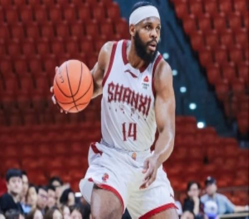 攻防都靠你！奈特半场16分钟9中6&三分4中2拿到15分7助3断1帽