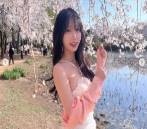 Showmaker美女粉絲曬照：今年的櫻花盛開了