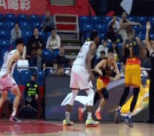 分差仅剩8分！庞峥麟里突外投连续帅球打停浙江最多落后21分