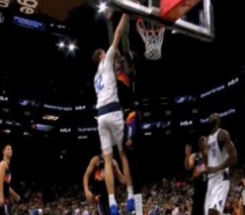 遮天蔽日！弗拉格試圖隔扣大學(xué)隊(duì)友馬盧阿奇被直接大帽摁下