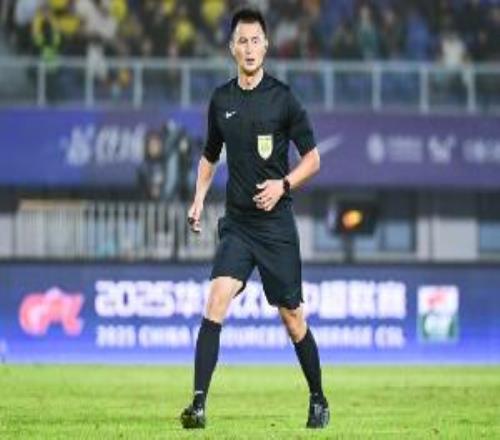 直播吧：上賽季中超金哨李海新執(zhí)法第5輪上海德比王競執(zhí)法京蓉戰(zhàn)