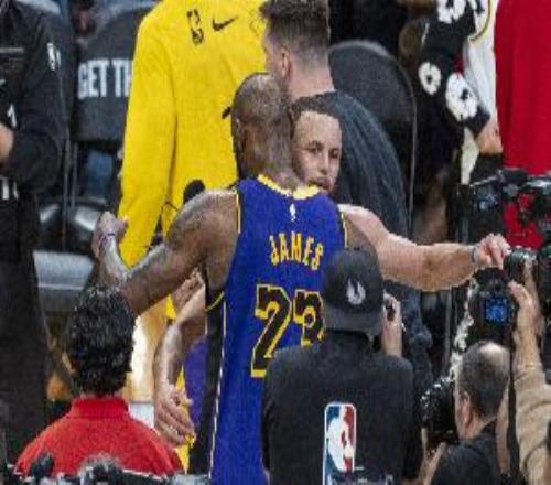 看一次少一次！詹姆斯生涯对阵库里常规赛14胜13负季后赛1117