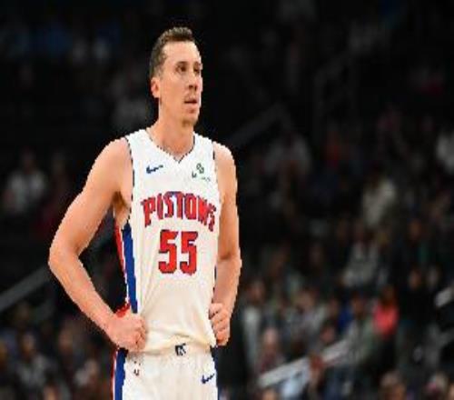 次節(jié)獨(dú)攬13分帶隊(duì)穩(wěn)局勢(shì)！鄧羅半場(chǎng)9中6&三分5中3砍下15分