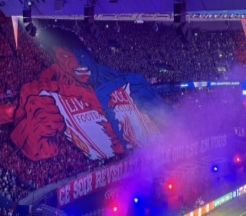 巴黎Tifo展示綠巨人撕碎利物浦隊徽利物浦球迷被壓制得鴉雀無聲