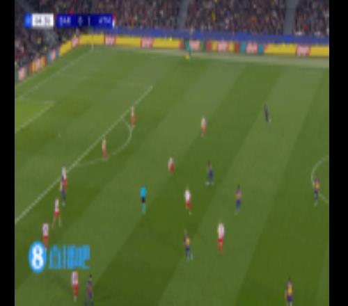 亚马尔持球突破倒地示意犯规裁判无表示，随后加维战术犯规染黄