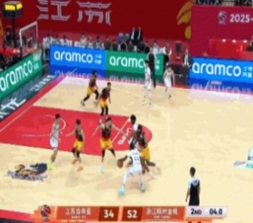 专打压哨球浙江外援兰道夫突破压哨抛投命中首节也中压哨球