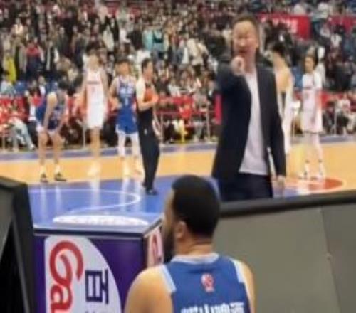 直播吧：劉維偉與韋瑟斯龐沒太大問題青島隊不存在不團(tuán)結(jié)的事情