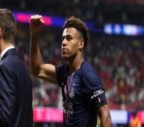 在正式比賽中，巴黎圣日耳曼在杜埃破門的情況下保持全勝