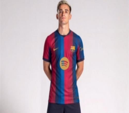巴薩新賽季主場(chǎng)球衣曝光，設(shè)計(jì)致敬翻新后的諾坎普球場(chǎng)