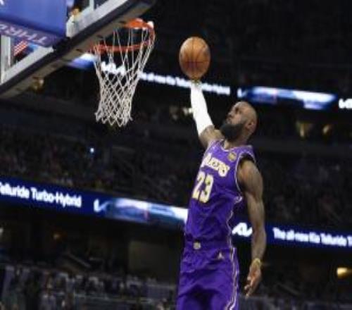 詹姆斯：今天我們帶著必勝心態(tài)上場賽程不會停歇明天還要打太陽