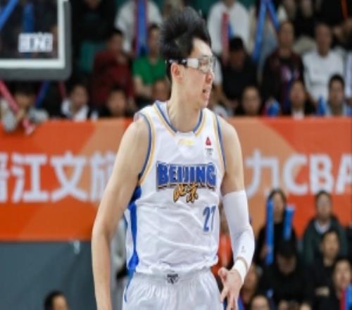 攻防俱佳！周琦9中7高效拿下15分12板1斷3帽正負值+19最高