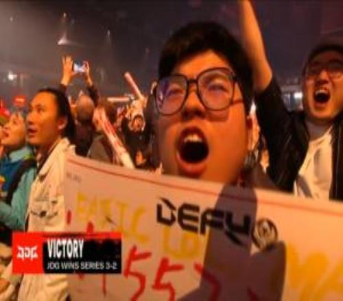 雙標(biāo)吧友們?nèi)绾卧u(píng)價(jià)粉絲貼臉輸出1557，而TES卻不許其他粉絲說(shuō)022