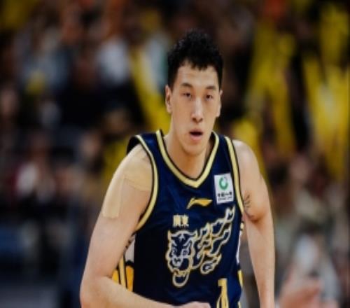 內(nèi)外開花！杜潤(rùn)旺半場(chǎng)7中4拿10分三分5中2