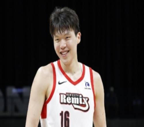 在發(fā)展聯(lián)盟的收獲楊瀚森：打了很多比賽讓我更適應(yīng)了美國(guó)籃球