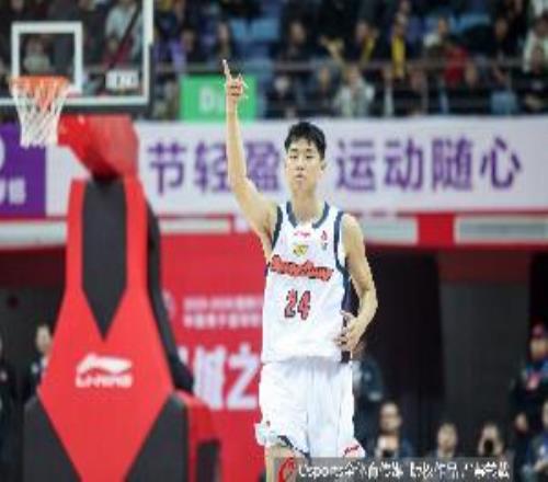 都沒出汗！崔永熙僅打9分鐘5中3輕松拿到7分1板1斷