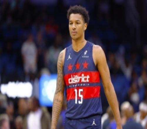 乃姐之風(fēng)！里斯14投5中但狂搶8前板拿到16分15板1助1斷2帽