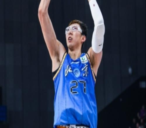 周琦在內線攻防兩端展現出了絕對的統治力翟曉川的作用非常重要