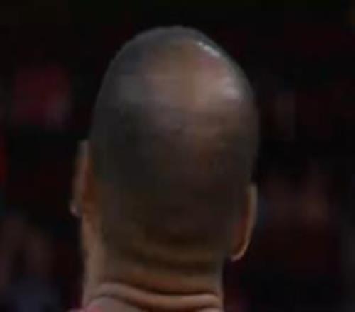 37歲“老帥”了杜蘭特造犯規(guī)上罰球線(xiàn)低頭瞬間禿頂非常明顯