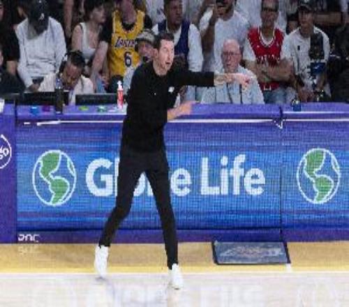 雷迪克：球隊(duì)有正確斗志精神面貌很棒今天是找到方向的一步